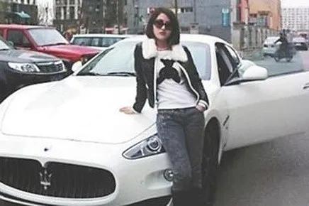 炫富达人郭美美,每次交易大赚5万,王干爹直呼:她是我的噩梦!