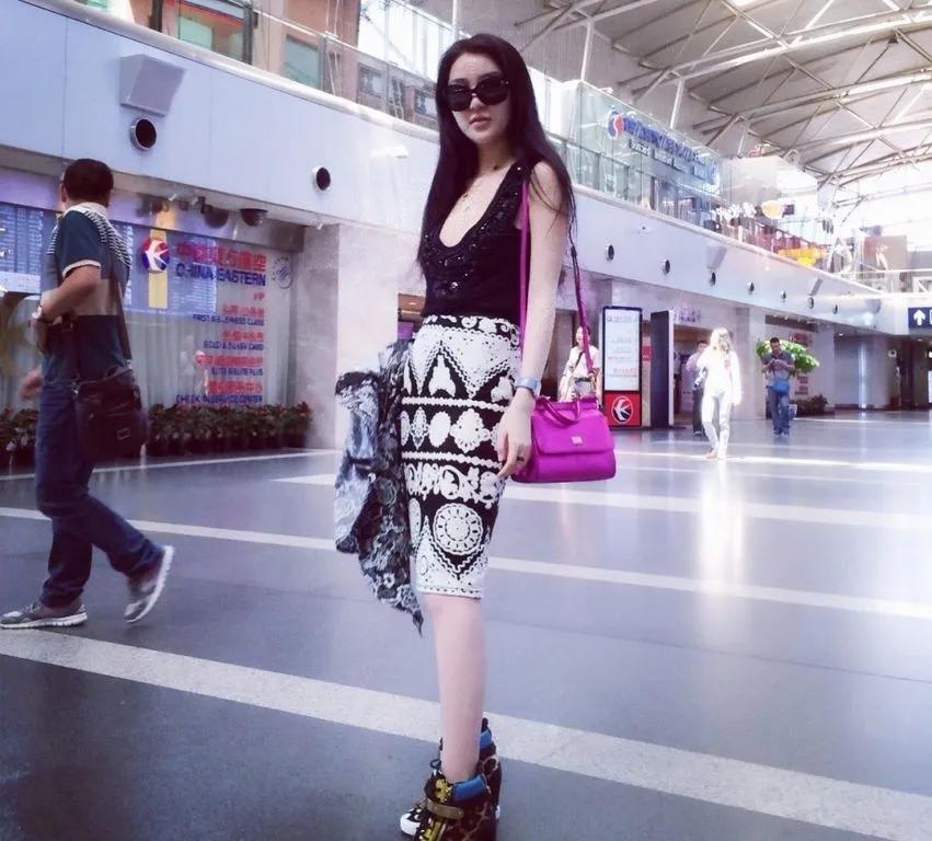 炫富达人郭美美,每次交易大赚5万,王干爹直呼:她是我的噩梦!