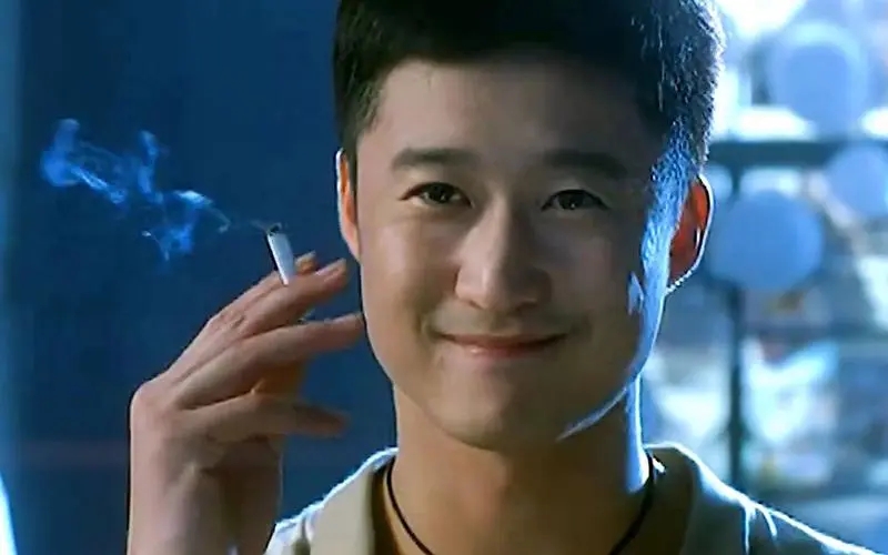 贾静雯吴京亲密牵手！两人当众对视热聊惹争议，修杰楷的回应亮了