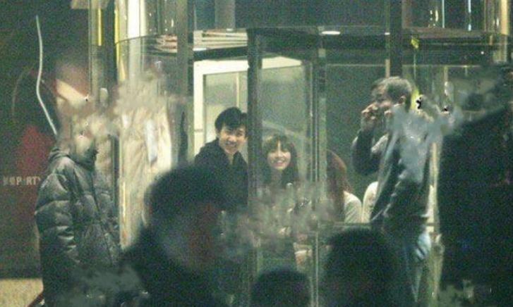 清纯的脸狂野的心,在男人堆里游刃有余,“装纯玉女”金莎现形记