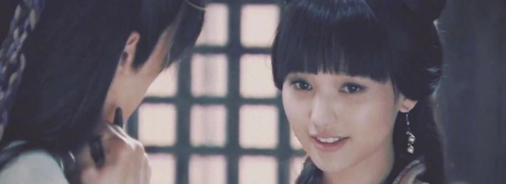 清纯的脸狂野的心,在男人堆里游刃有余,“装纯玉女”金莎现形记