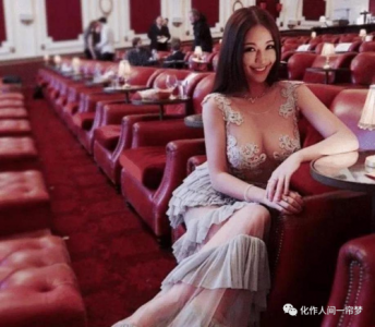 她是“第二代***”,身材不输柳岩,为事业孤身赴欧,归来依旧