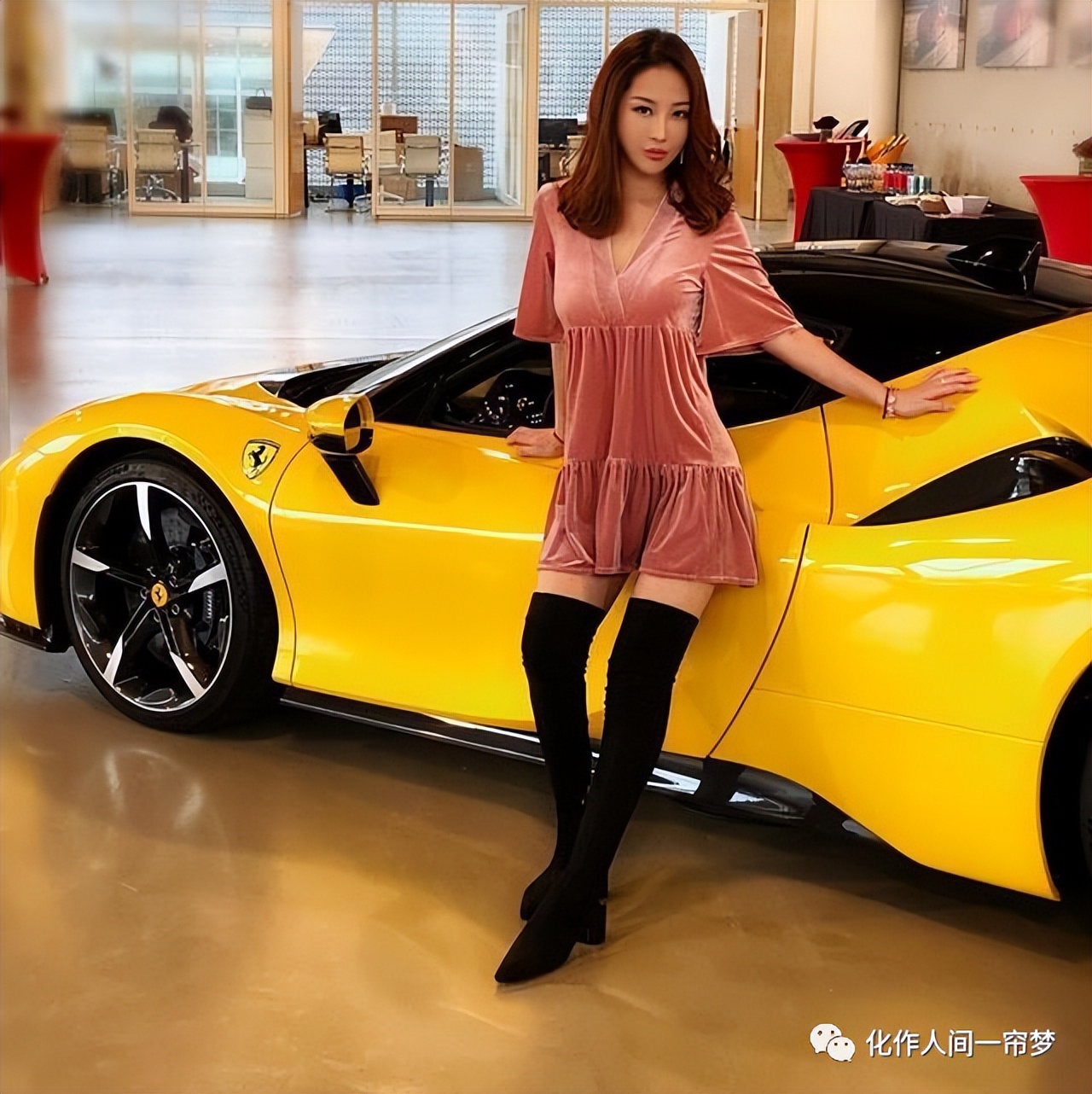 她是“第二代叶子楣”，身材不输柳岩，为事业孤身赴欧，归来依旧