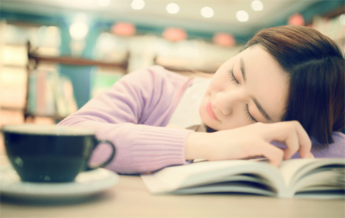 早上到底几点起床最健康？不是5点也不是7点，50岁以上最好看看