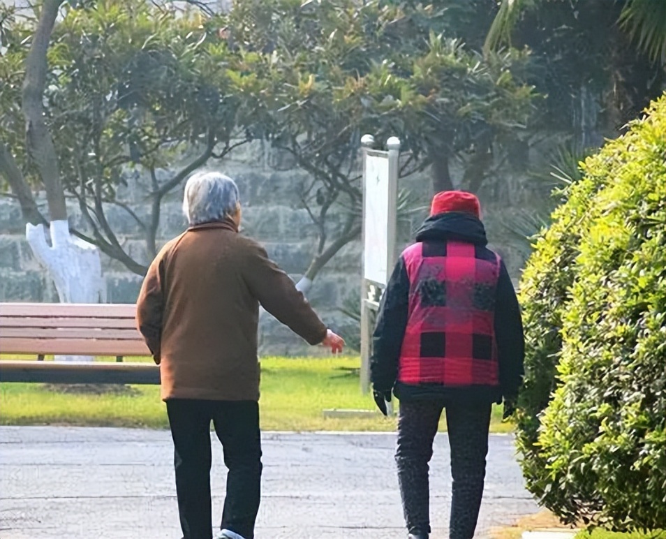 早上到底几点起床最健康？不是5点也不是7点，50岁以上最好看看