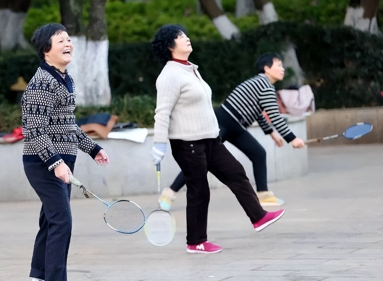 早上到底几点起床最健康？不是5点也不是7点，50岁以上最好看看