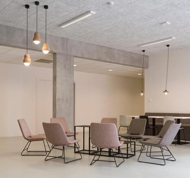 奔驰裁员：年薪50万，被裁10分钟，稳定，是最大的谎言-