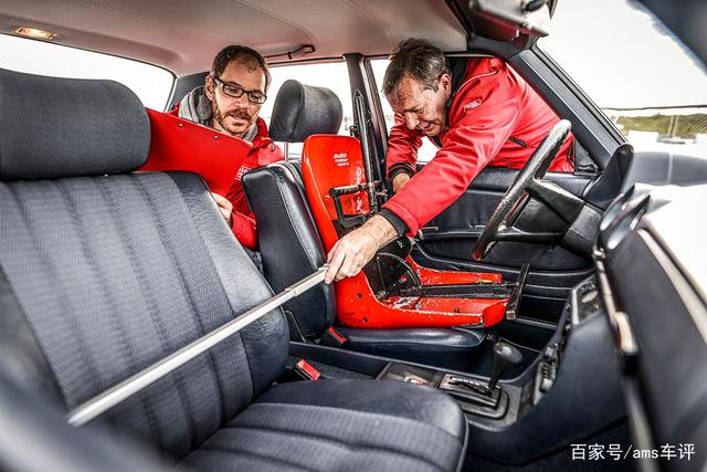 重回1982：梅赛德斯-奔驰230E的赛道狂欢-