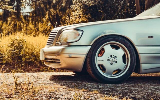 再快的86也追不上!这部奔驰S600 AMG响似F1,不到100辆极罕有!-