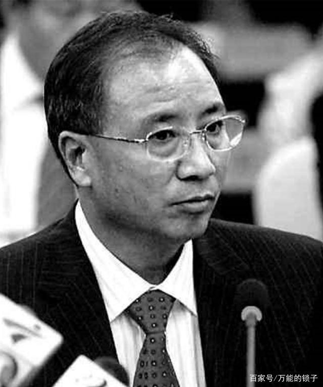 “粤北首富”倒下，座驾梅赛德斯-奔驰S500最终成为一名囚犯-