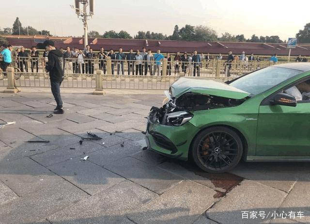 奔驰A级天安门追尾奔驰E级 网友：这次碰撞测试很走心啊！-