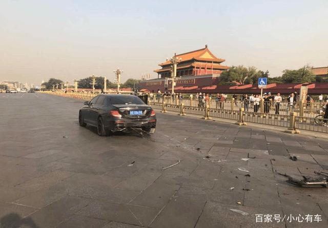 奔驰A级天安门追尾奔驰E级 网友：这次碰撞测试很走心啊！-