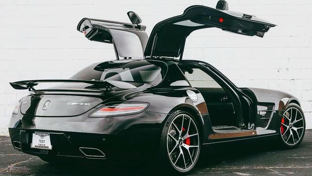 奔驰SLS AMG，搭载6.3升V8发动机，3.7秒破百，售价325000英镑-