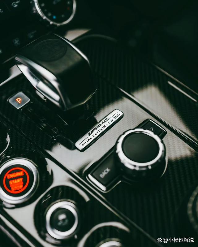 奔驰SLS AMG，搭载6.3升V8发动机，3.7秒破百，售价325000英镑-