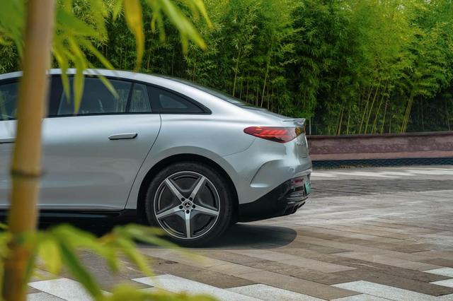 奔驰豪华电动车EQE EQ3宣布调价，最高调价23万元-