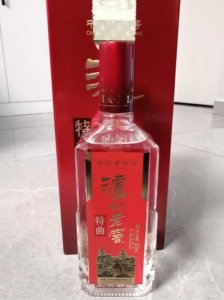 ​安徽红花柔和酒42度(安徽红花瓷酒价格表)