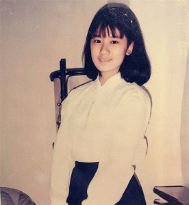 贾静雯:嫁两夫生三女,与前夫冰释前嫌后,现任老公帮我们拍照