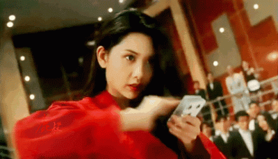 钟楚红年轻时风情万种,凹凸火爆身材,怪不得当年迷倒众多男明星