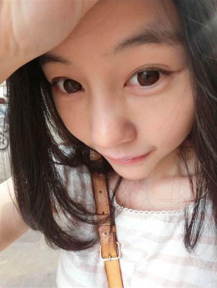 67斗鱼卡卡露球走光被骂"心机表" 斗鱼卡卡60w人气不敌斗鱼tv小智