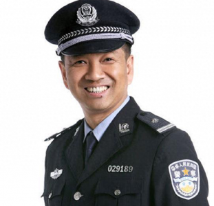 著名演员周小斌:心疼妻子当全职太太,钱都归她管,自己留千把块