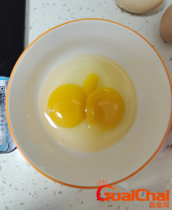 双黄蛋比普通鸡蛋有营养吗?双黄蛋雪糕是真的蛋黄吗?