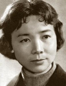 田华个人资料(:一家四口患癌,拒绝200万代言,93岁仍赚钱养家)