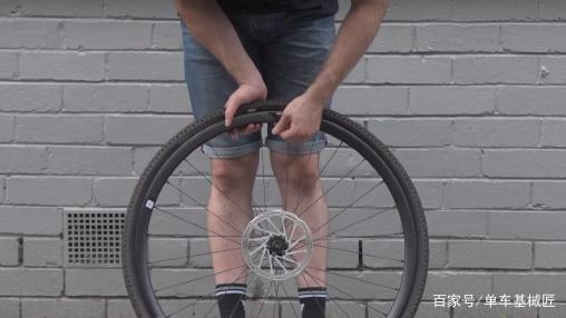 当你遇到这样的公路车轮胎，装不上又拆不下时，要怎么办才好？-