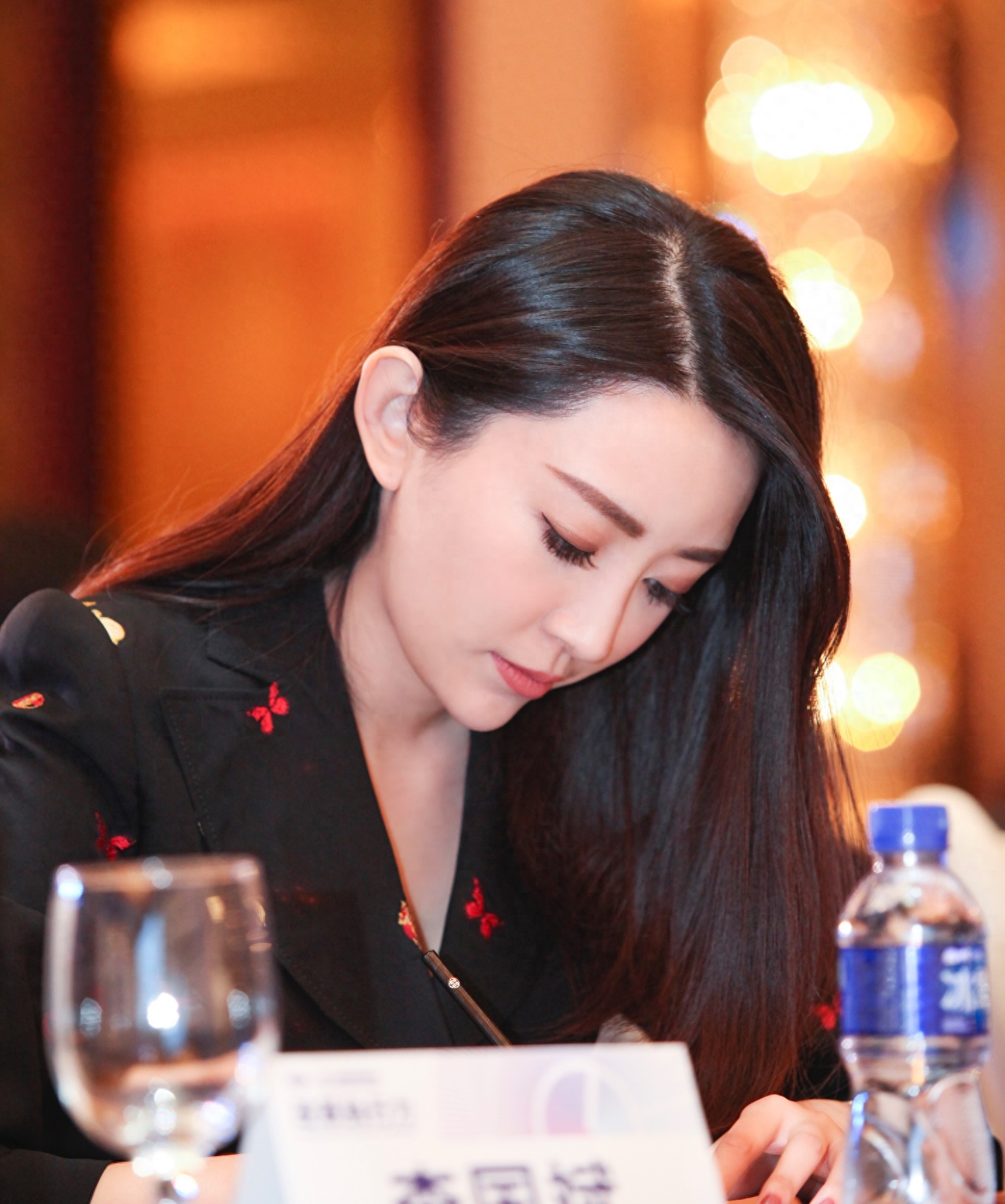 财新传媒当家花旦,《财新时间》主持人袁小珊