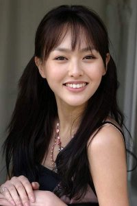 ​唐嫣：被称为“中戏之耻”，四位贵人助推的背后，她并非傻白甜