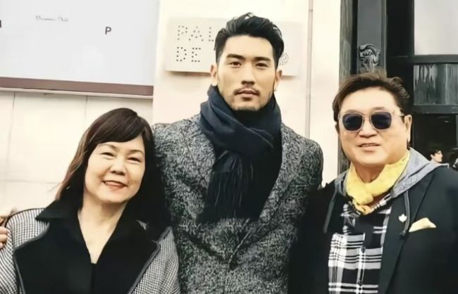 高以翔父亲去世 死因疑曝光:不小心摔了一跤