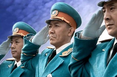 王近山:20岁当师长,40岁成开国中将,因离婚风波连降三级