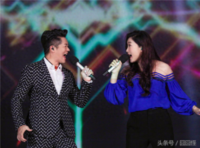 凤凰传奇女主唱杨魏玲花名字洋气,36岁近照显老,网友却有妙招!