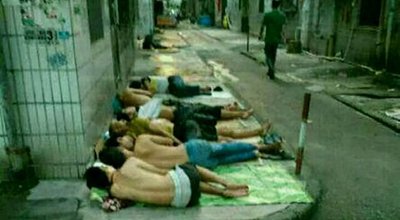 “三和大神”:每天混日结,为了口吃的,有人甚至会卖身份证