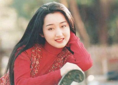 “玉女皇后”杨钰莹的迷乱情史,深陷红楼丑闻,一次恋爱影响一生
