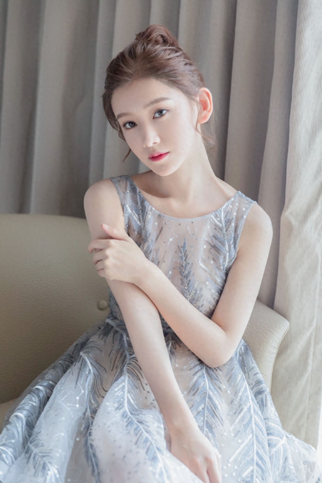 《全职高手》李沐宸饰演唐柔来了 每一张手机桌面如此仙气甜美哈