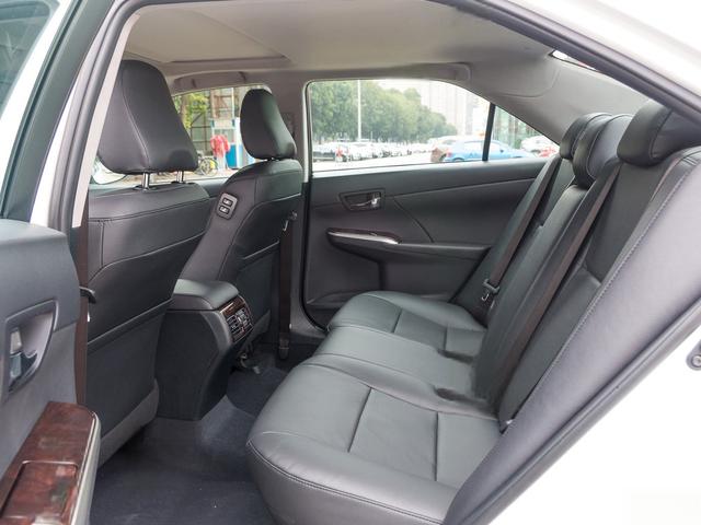 2012款 2.5G 豪华版 凯美瑞内饰材料怎么样 凯美瑞购车手册-