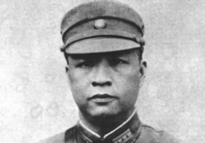 两广事变:两广拥兵30万,兵力多于蒋介石,蒋做了什么和平化解?