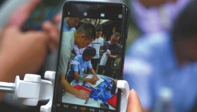 流浪大师沈巍流浪成都:“还是半吊子文人 只是换了一种方式流浪”