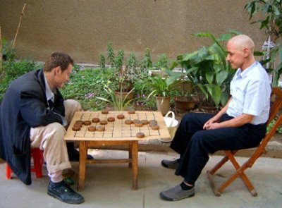 万磁王和X教授退休后来到中国,丢掉了国际象棋,万磁王:将军