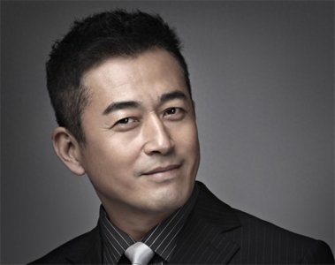 王志飞个人资料简介:父母聋哑人,与张歆艺携手7年,三天闪婚小15岁张定涵终