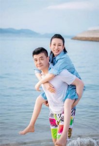 王新军个人资料简介:功成名就后抛弃妻子,把秦海璐宠成宝,前妻红了他糊了