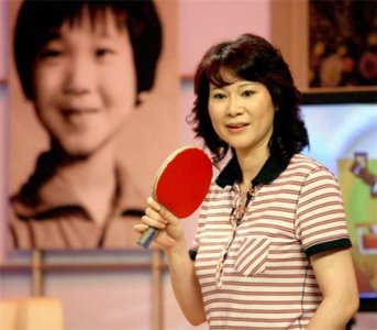 曹燕华个人资料简介:离婚给曹燕华带来了巨大的痛苦,迟来的爱情让她更美丽