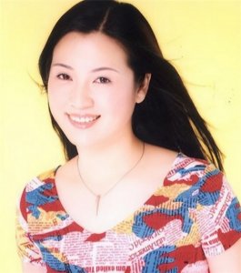 主持人王欢个人资料简介:曾和朱军搭档,42岁患癌遗憾离世