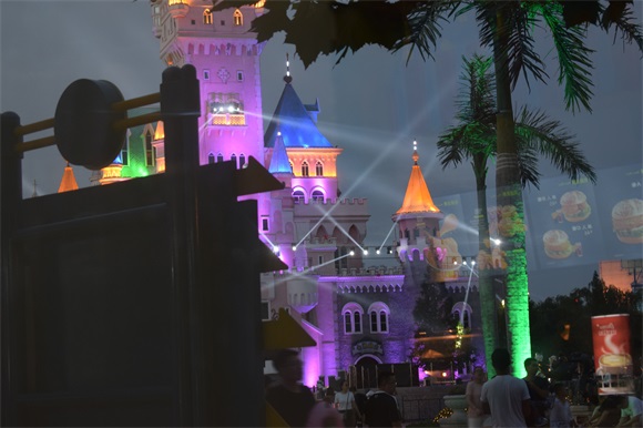 出发,青岛方特梦幻王国夜场