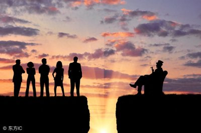 大门口的陌生人