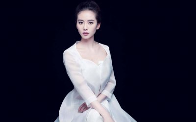 颈纹深怎么办怎么改善(颈纹深可以用3种方式解决,让你更显年轻)