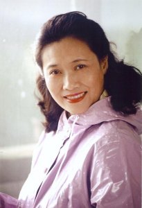 朱逢博个人资料简介:她在歌唱事业上敢于争先,在爱情上也很勇敢