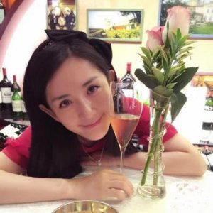 ​谢娜生日 何炅在微博送上祝福