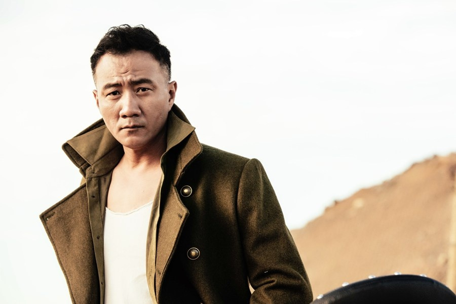 胡军个人资料简介(硬汉影帝的魅力与争议)-