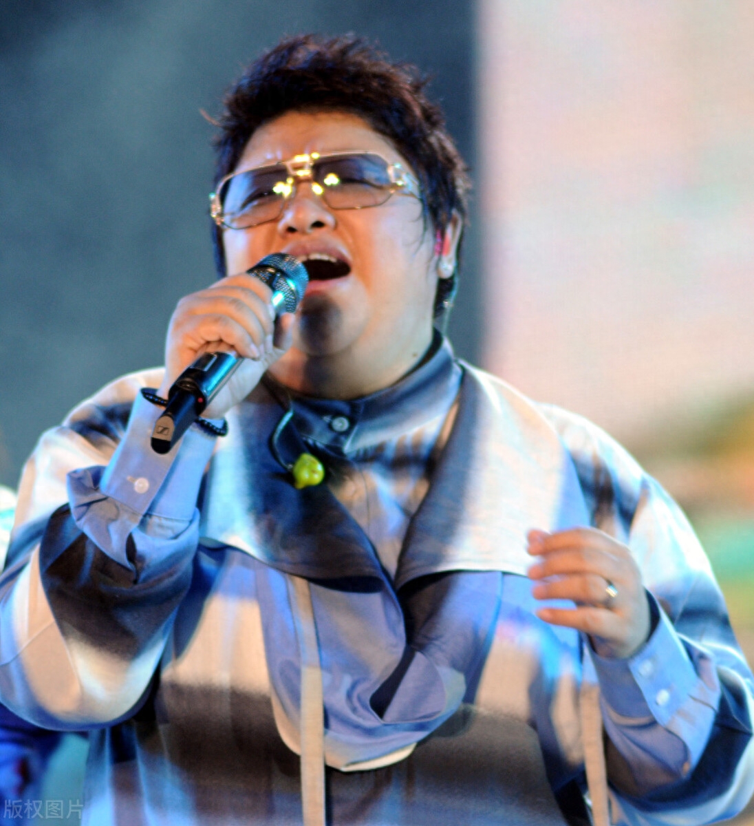 韩红个人资料简历介绍(韩红的人生经历简介)-